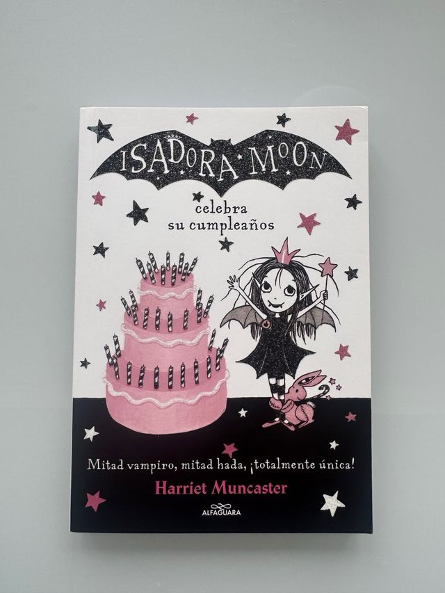 Isadora Moon va al colegio / Isadora Moon Goes ...