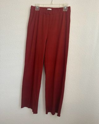 Pantalones granate acanalados anchos