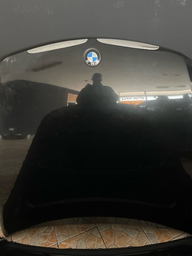 Capô BMW E90 gris y negro 2 und