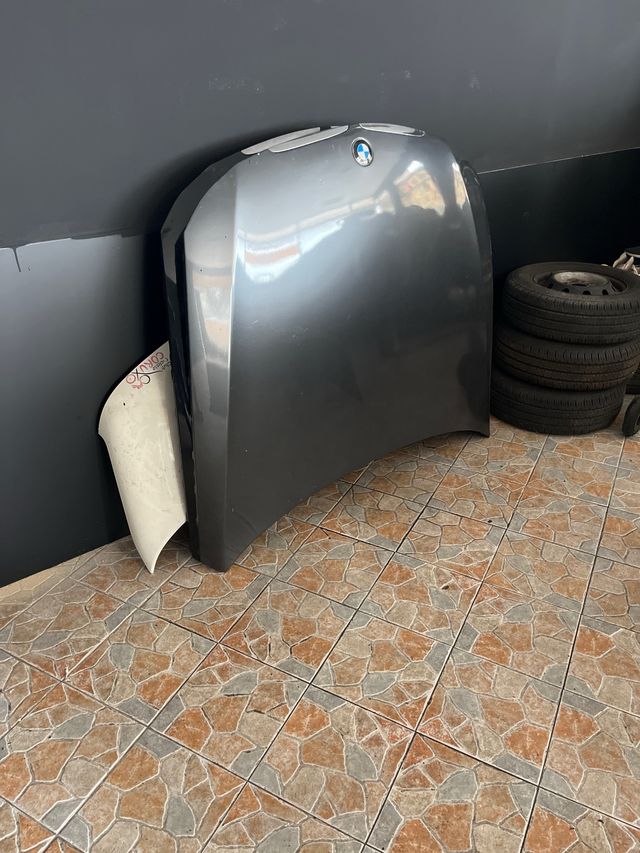 Capô BMW E90 gris y negro 2 und