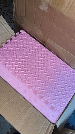 Losetas suelo rosa gimnasio yoga piscina
