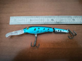 Señuelo de pesca azul articulado