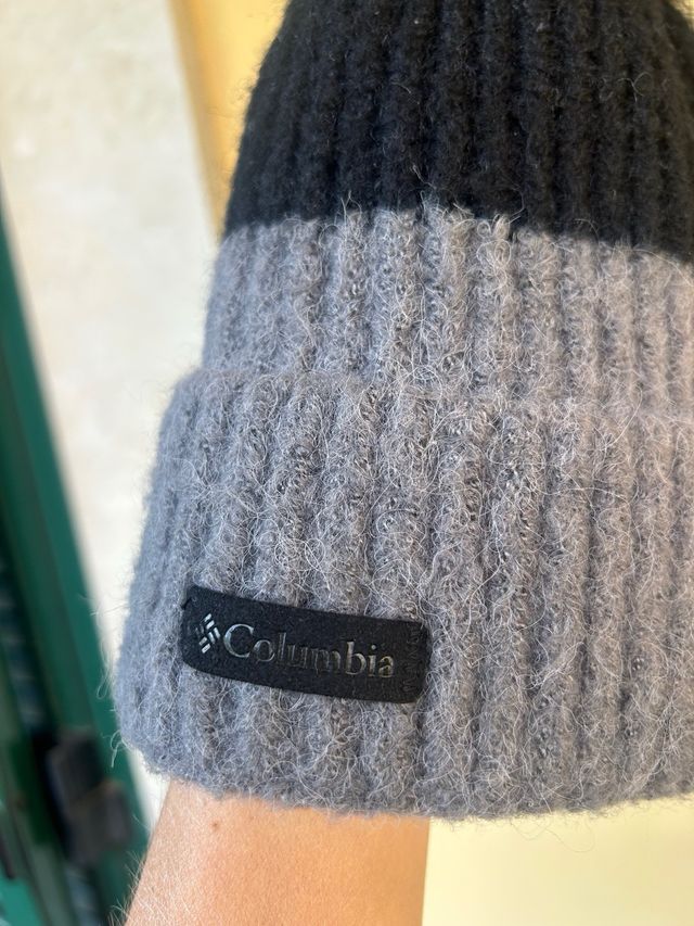 Gorra Columbia Lana Negra y Gris