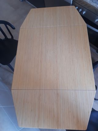 Mesa extensible y 2 sillas