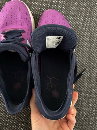 Zapatillas New Balance Moradas y Azules