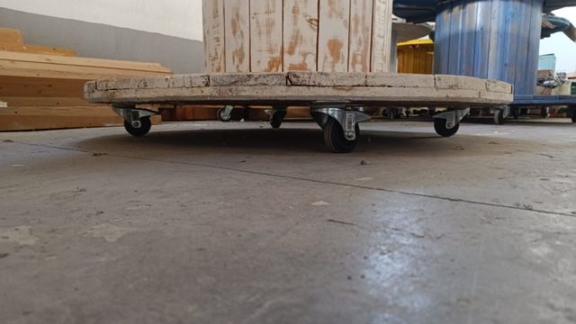 Mesa Carrete Blanca Restaurada con Ruedas