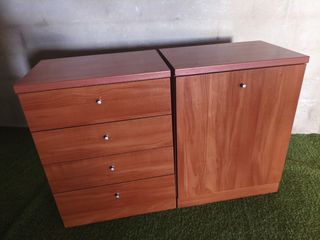 Cajonera y mueble de madera marrón