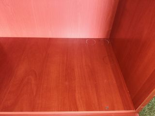Cajonera y mueble de madera marrón