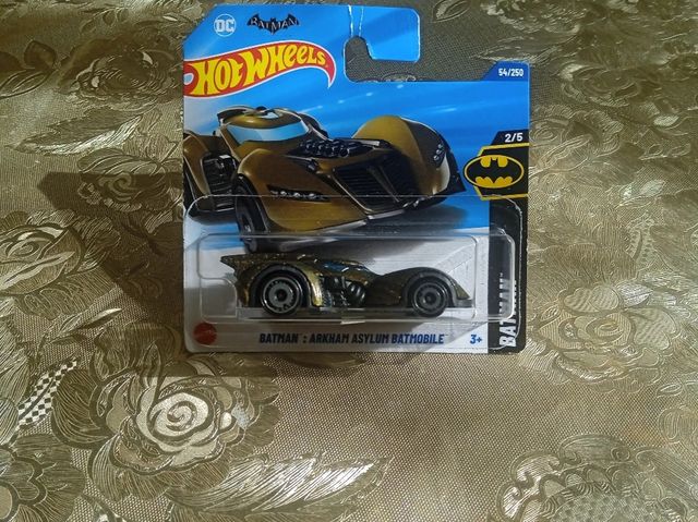 Hot Wheels Batman Arkham Asylum Batmobile 2/5