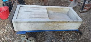 Lavello antico in marmo