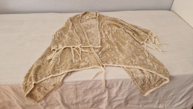 Chaqueta de punto beige y blanco