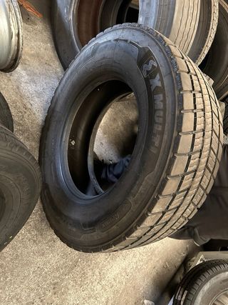 Neumáticos camion 2 michelins y 2 llantas aluminio