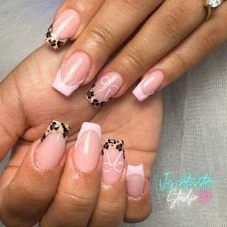 Uñas postizas francesas y decoradas