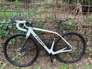 Bicicleta Trek Blanca, en SANT CLIMENT DE LLOBREG