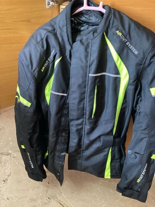 Chaqueta de moto con protecciones