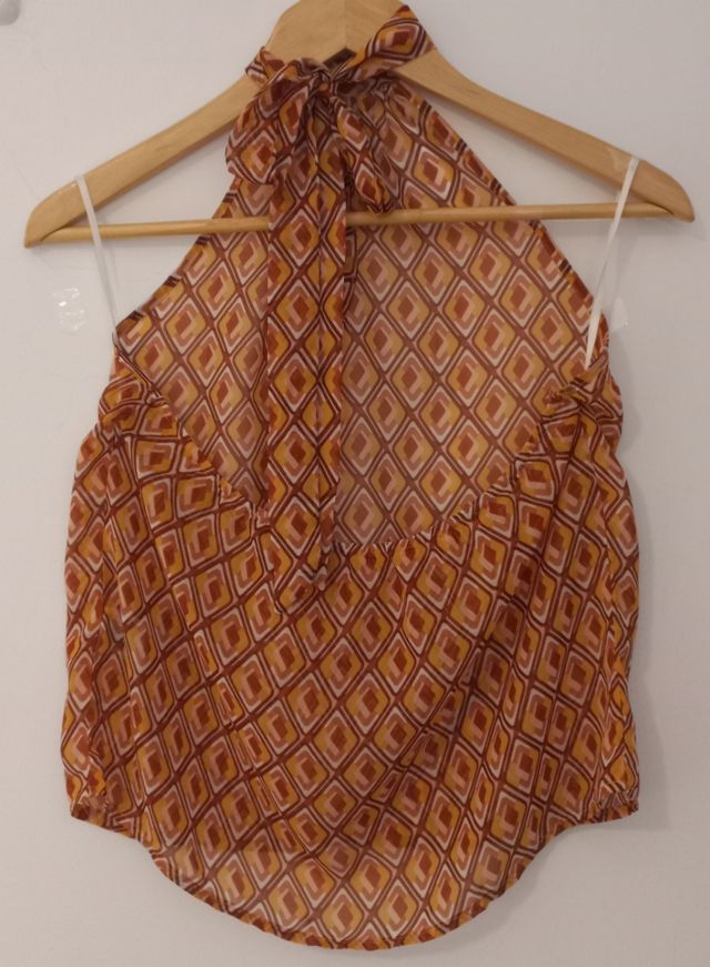 Top Shein estampado rombos marrón y amarillo