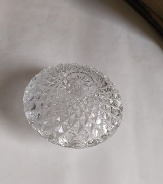 Caja redonda de cristal tallado