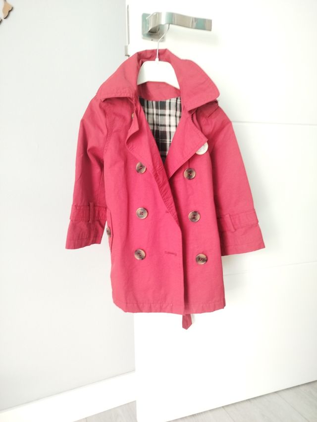 Gabardina niña roja