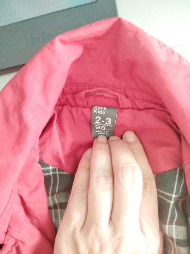 Gabardina niña roja