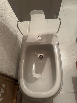 Bidé  gris,  La Roca. Con tapa. Sin Usar