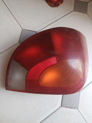 Piloto trasero derecho Ford Fiesta MK4