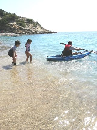 Kayak de pesca con motor y sonda