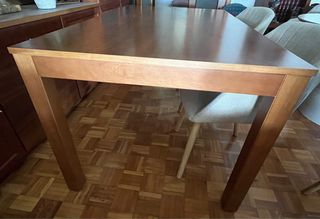 Mesa de comedor de madera de cerezo