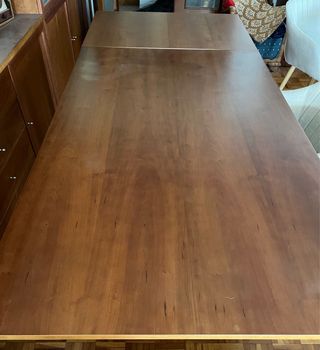 Mesa de comedor de madera de cerezo