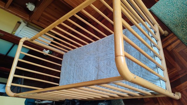 Cuna de madera