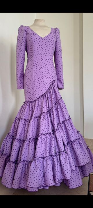Traje de flamenca morado lunares