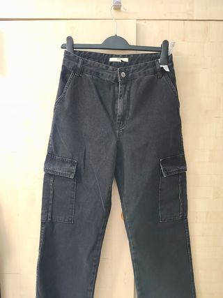 Vaqueros cargo negros Stradivarius