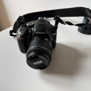 Cámara Nikon D5300 + 2 objetivos + accesorios 