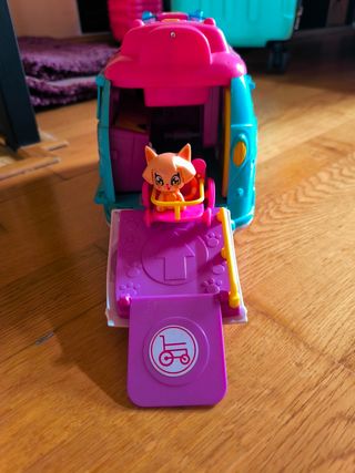 Furgoneta Juguete con Figuras