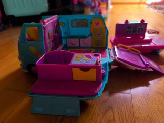 Furgoneta Juguete con Figuras