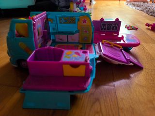 Furgoneta Juguete con Figuras