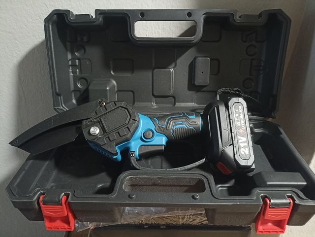 Mini motosierra inalámbrica 21V