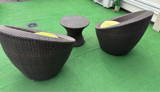 Mesa y 2 Sillas de Jardín