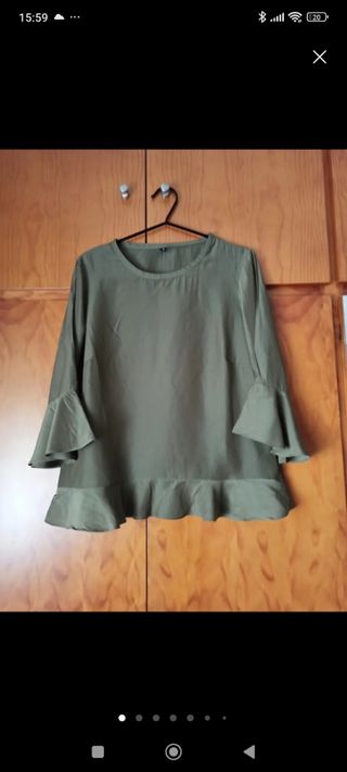 Blusa verde militar con volantes