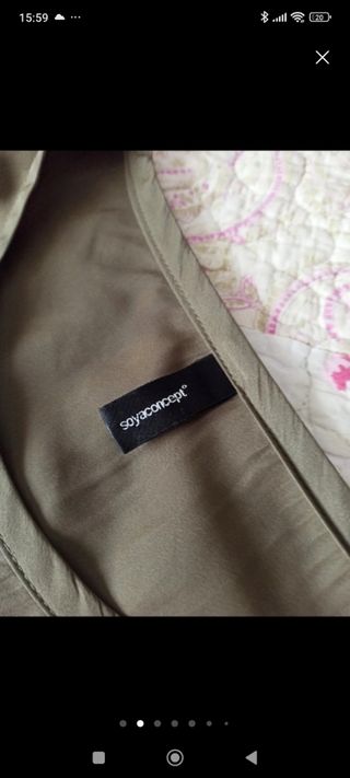 Blusa verde militar con volantes