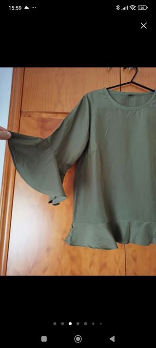 Blusa verde militar con volantes