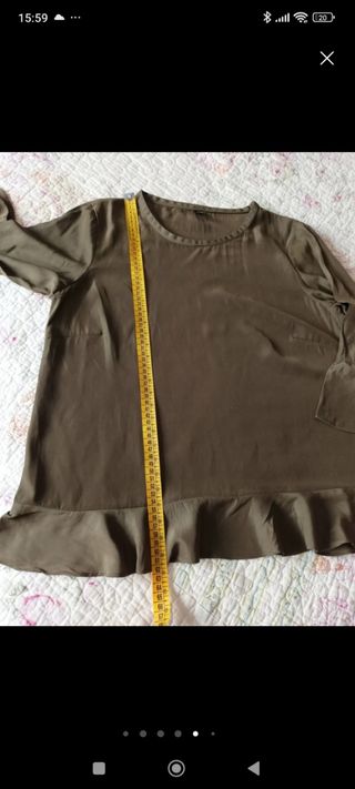 Blusa verde militar con volantes