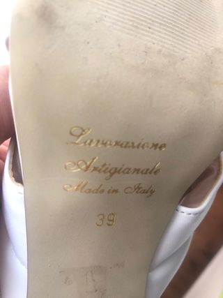 Zapatos de tacón blancos de piel
