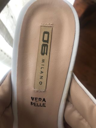 Zapatos de tacón blancos de piel