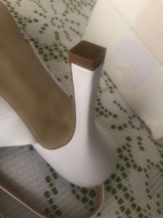 Zapatos de tacón blancos de piel
