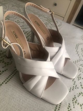 Zapatos de tacón blancos de piel