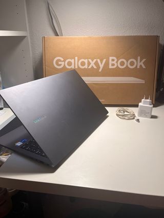 Portátil Samsung Galaxy Book4 15.6" - Core i5 13