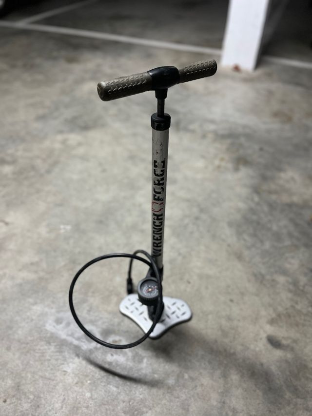 Bomba de aire para bicicleta Wrench Force