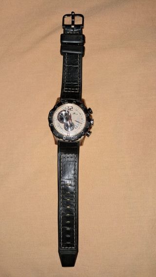 Reloj Negro y Dorado