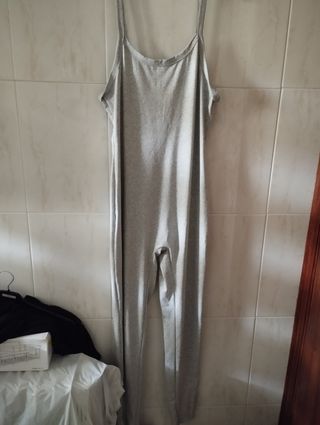 Mono deportivo gris