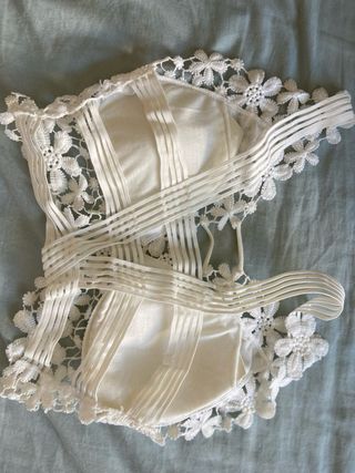 Top de encaje blanco con flores